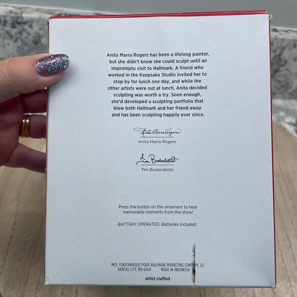 Hallmark FRIENDS Monicca w/ Turkey on Head Christmas Tree Ornament Thanksgivings - Picture 7 of 7